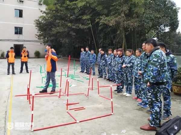 重庆鼎萨木门：团队培训活动沟通芭比塔