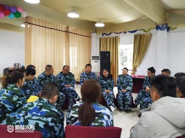 重庆鼎萨木门：袁晓柯董事长参加每个项目的活动和小组讨论