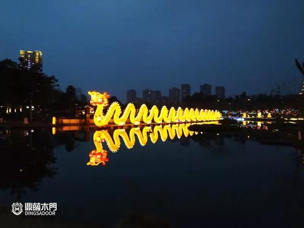 重庆鼎萨木门：夜景