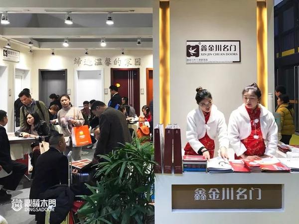 重庆鼎萨木门：2019上海建博会现场火爆