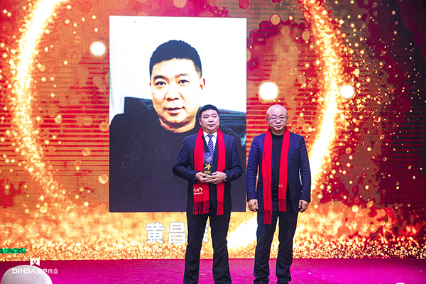 重庆鼎萨木门：销售一部部长黄昌荣获得2019年销量*