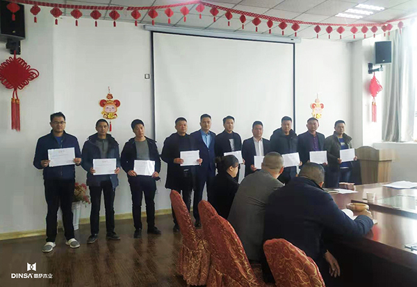 重庆鼎萨木门：年会之后，鼎萨营销团队立即开启2020年营销工作，签订目标责任书