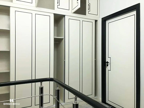 重庆鼎萨木门：衣柜展示
