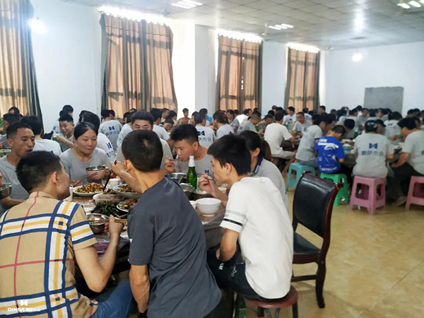 重庆鼎萨木业：端午聚餐