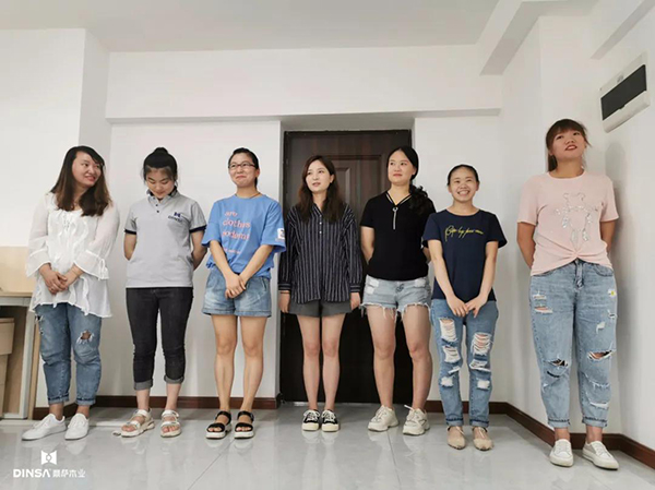 重庆鼎萨木门：订单部和服务部成员