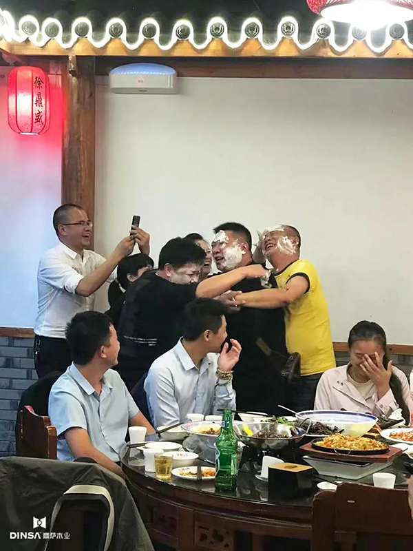 【月满金秋 缘聚鼎萨】鼎萨木业全体员工喜迎中秋、欢度国庆！