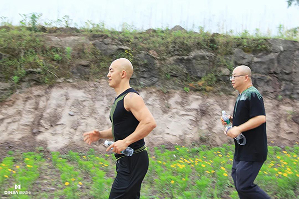 重庆鼎萨木业：户外团建活动跑步掠影