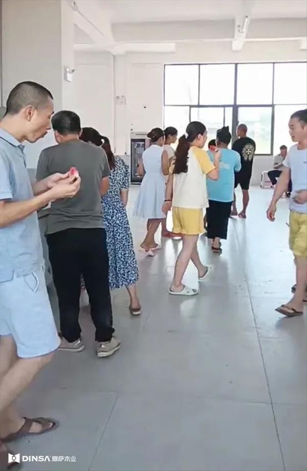 重庆鼎萨木业 | 酷暑慰问送清凉 情系一线暖人心7